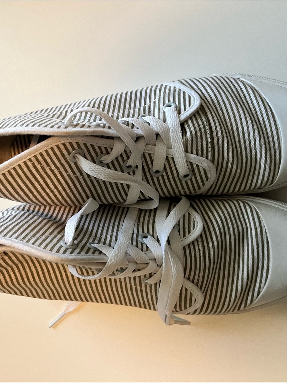 Casual Striped High-Top Sneakers - White and Olive - Picture 2 of 3